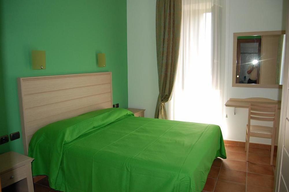 Agriturismo Parra Santa Lucia del Mela Buitenkant foto
