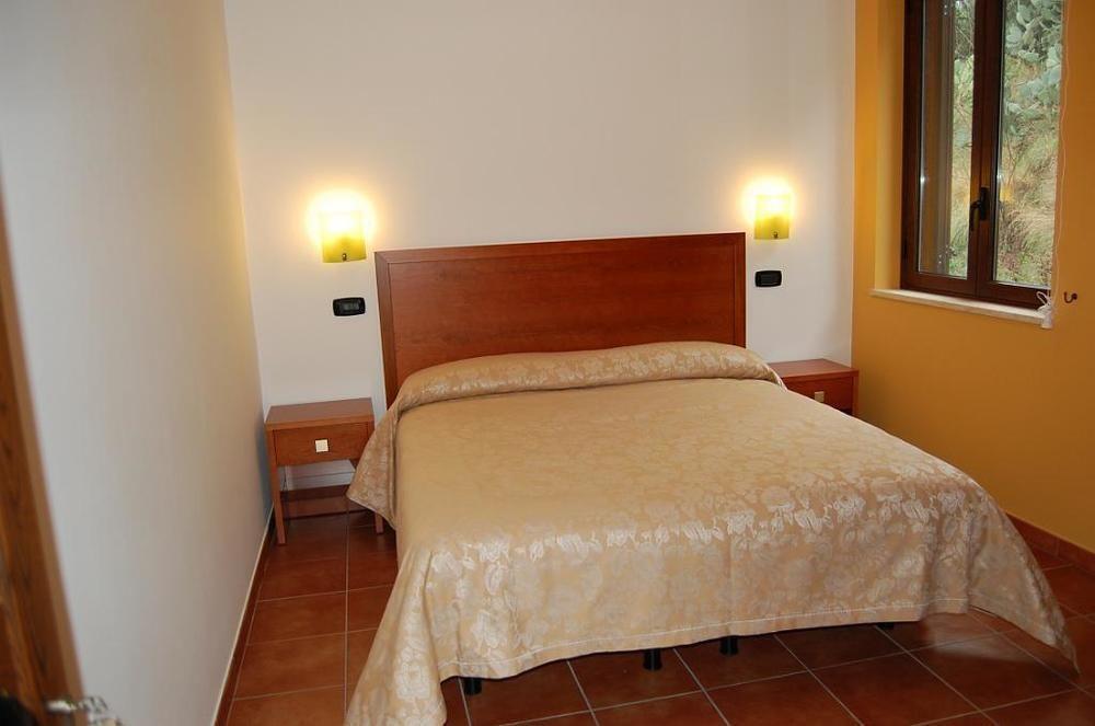 Agriturismo Parra Santa Lucia del Mela Buitenkant foto