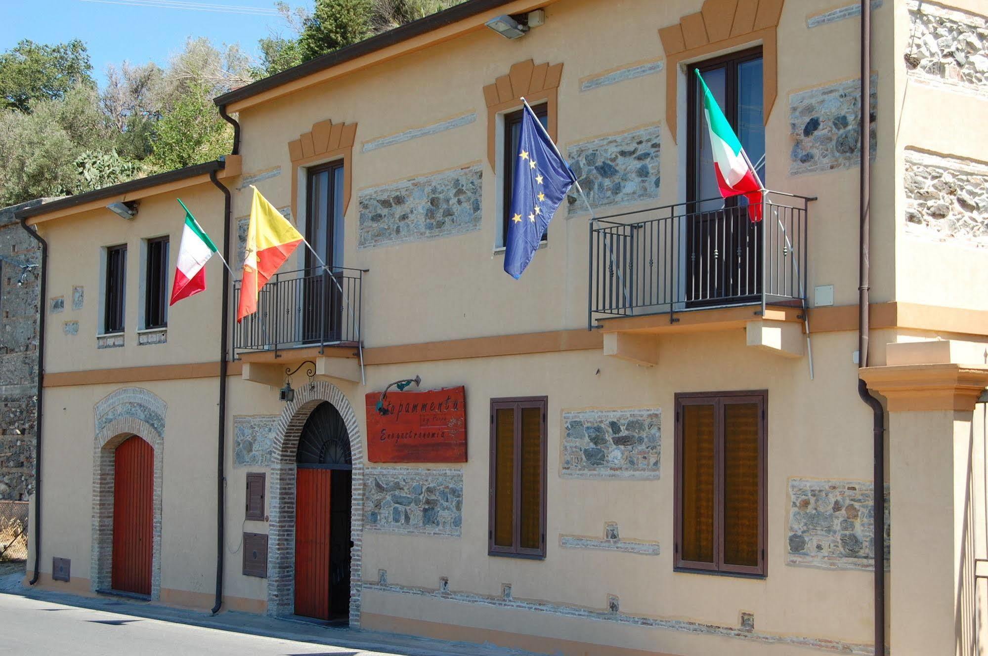 Agriturismo Parra Santa Lucia del Mela Buitenkant foto