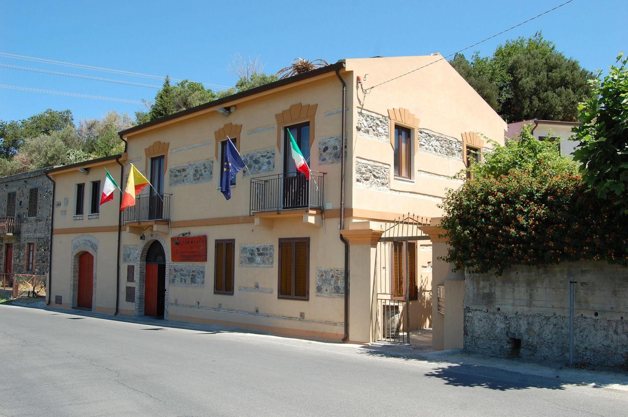 Agriturismo Parra Santa Lucia del Mela Buitenkant foto