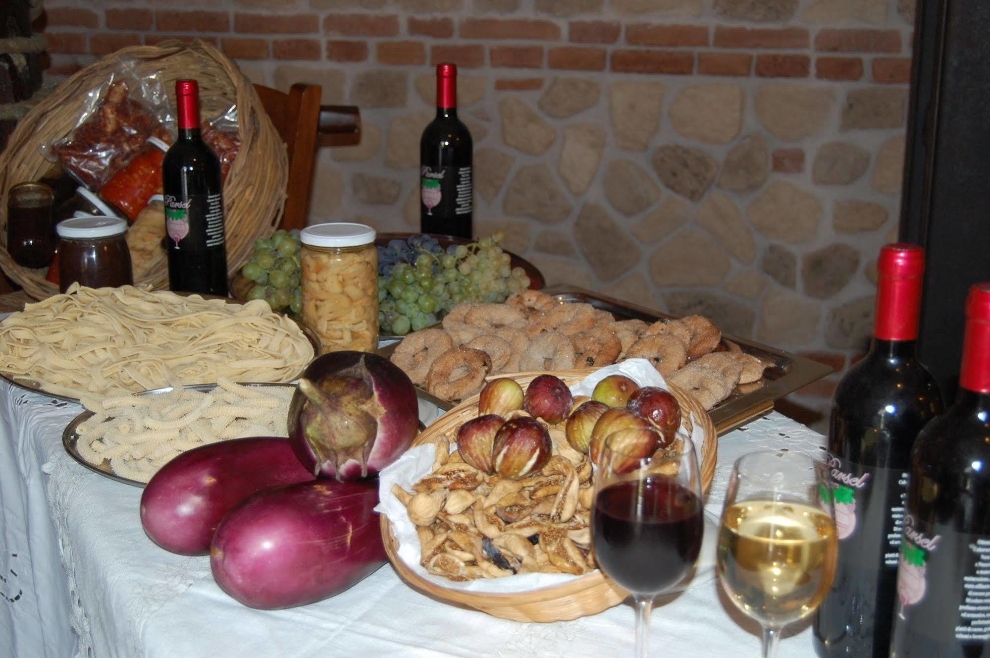 Agriturismo Parra Santa Lucia del Mela Buitenkant foto