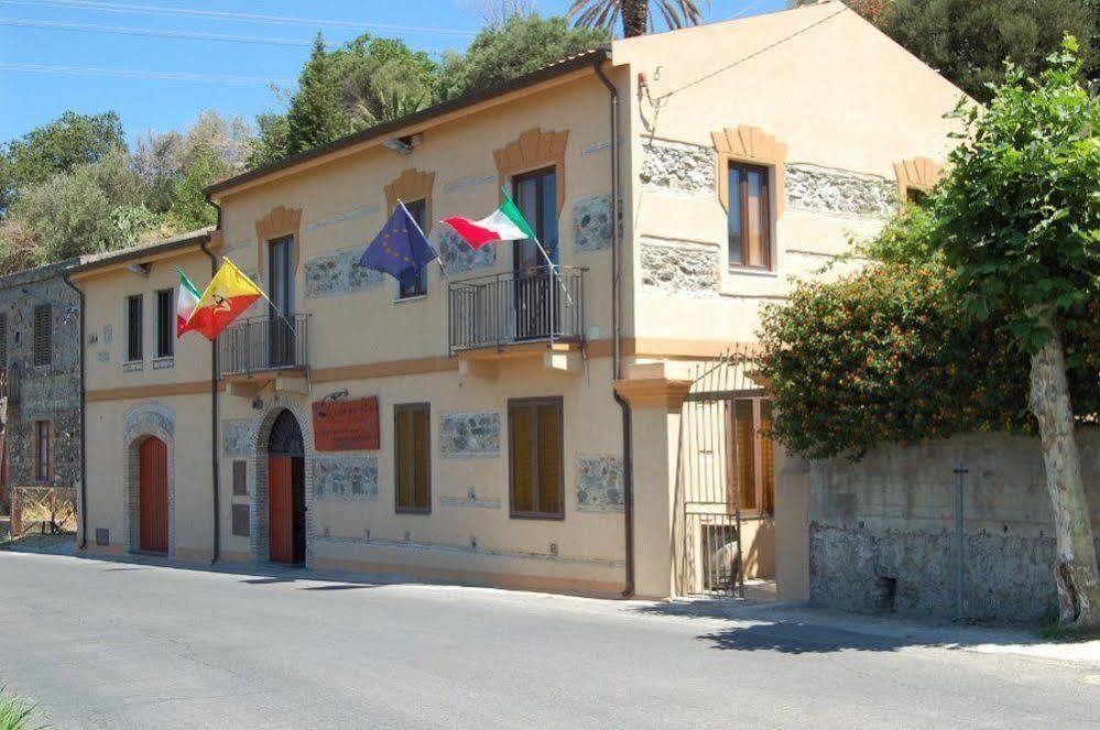 Agriturismo Parra Santa Lucia del Mela Buitenkant foto