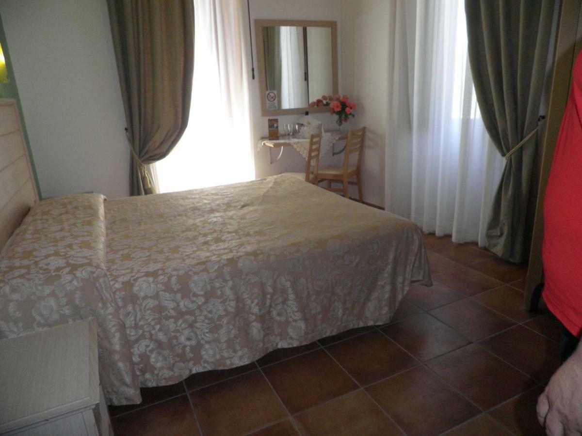 Agriturismo Parra Santa Lucia del Mela Buitenkant foto