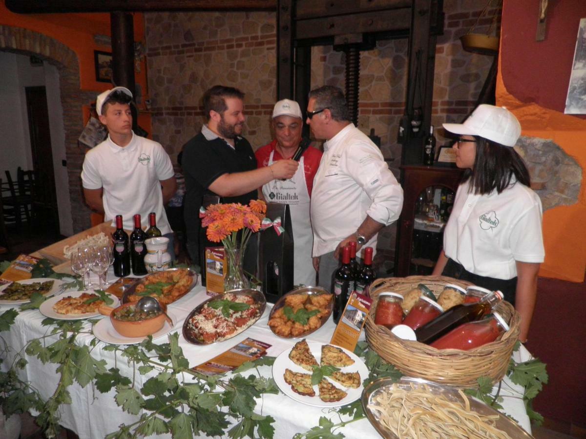 Agriturismo Parra Santa Lucia del Mela Buitenkant foto